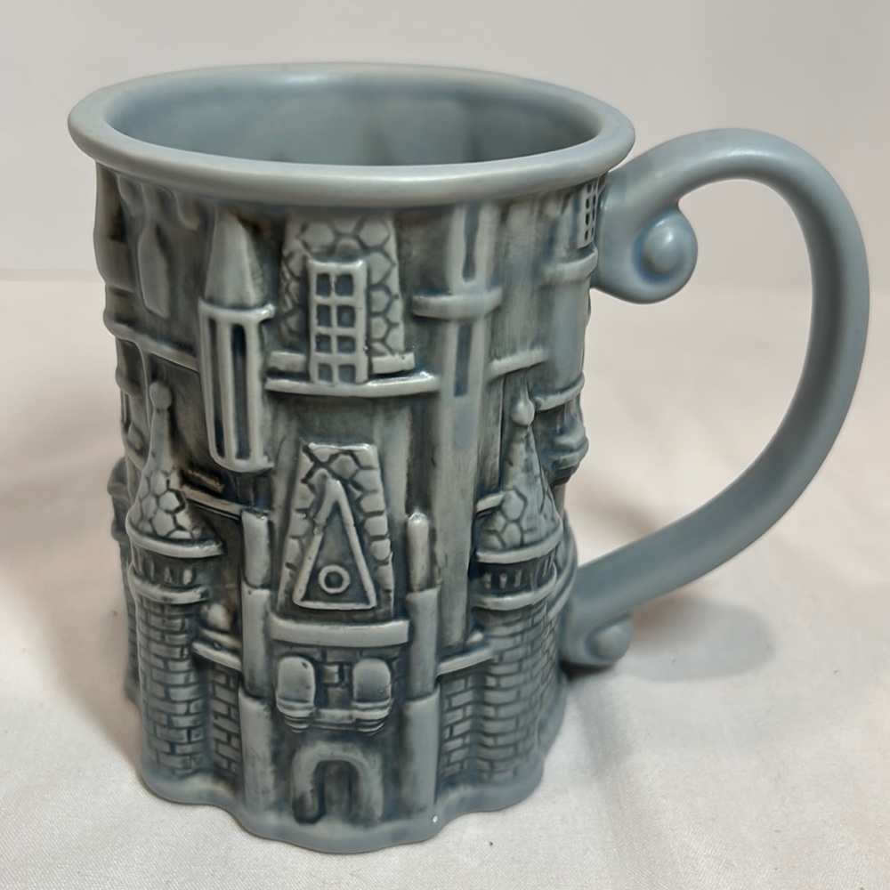 DISNEY Cinderella’s Castle 3-D Mug sculptured- never used- EXCELLENT CONDITION